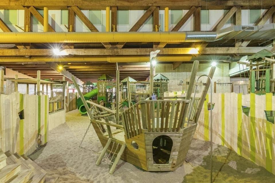 Het Familie Boshuisje - Vakantiewoning Op Prachtig Park Met Veel Faciliteiten Inc Ligbad Gramsbergen Exteriör bild