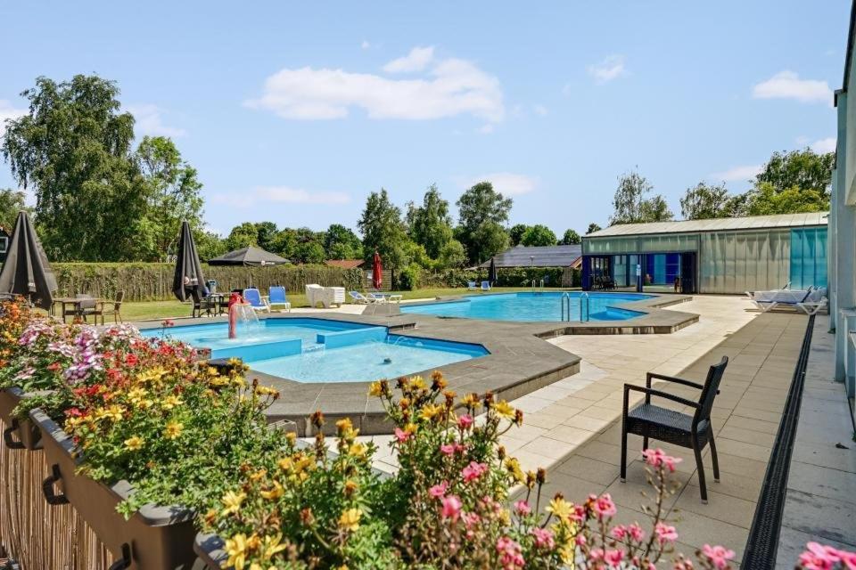 Het Familie Boshuisje - Vakantiewoning Op Prachtig Park Met Veel Faciliteiten Inc Ligbad Gramsbergen Exteriör bild