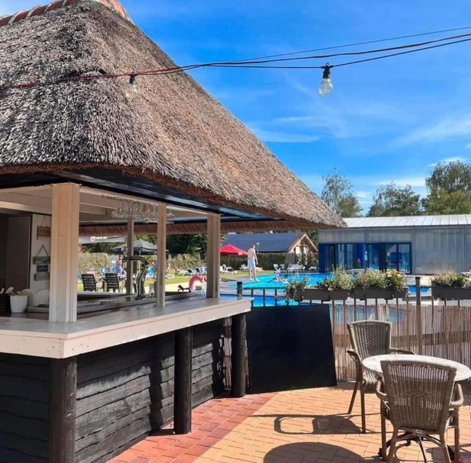 Het Familie Boshuisje - Vakantiewoning Op Prachtig Park Met Veel Faciliteiten Inc Ligbad Gramsbergen Exteriör bild